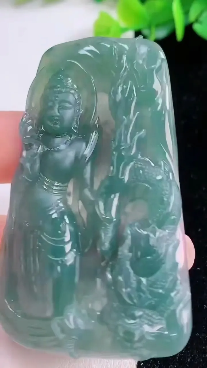 天然A货翡翠蓝水祥龙虚空藏菩萨吊坠，尺寸65.8-39.8-7，重量:32.27g
11月30日