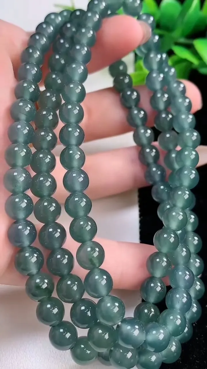 天然A货翡翠圆珠项链108颗，尺寸7，重:63.27g
11月30日