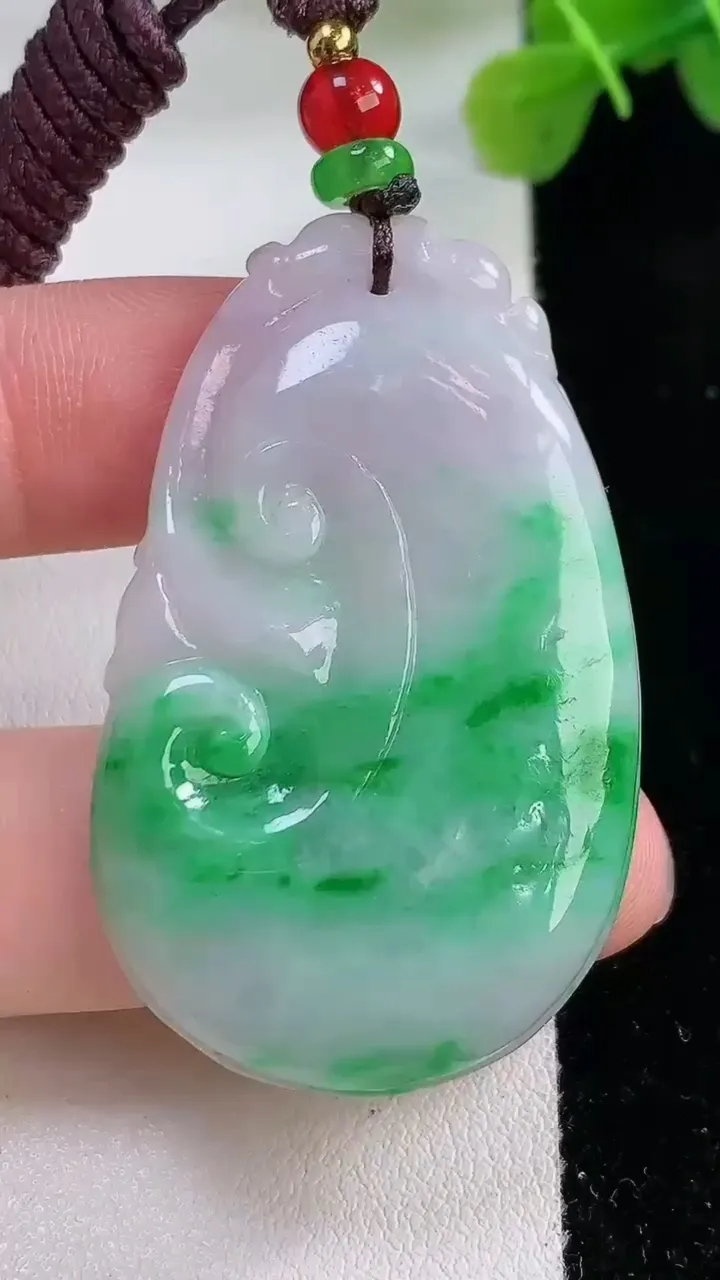 天然A货翡翠如意吊坠，尺寸49-36-5.5，重:16.57g
11月30日