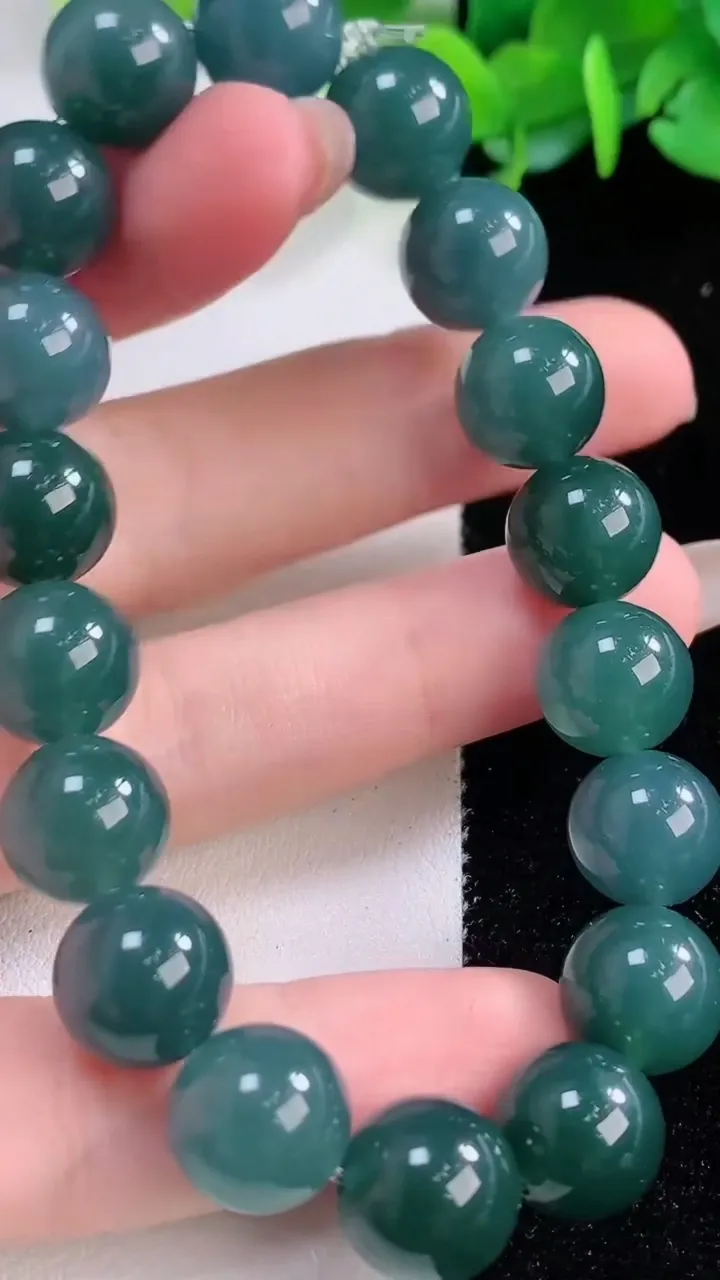 天然A货翡翠种蓝水圆珠手串18颗，尺寸11，重量:42.51g11月30日
工厂直销收藏佳品,种好水