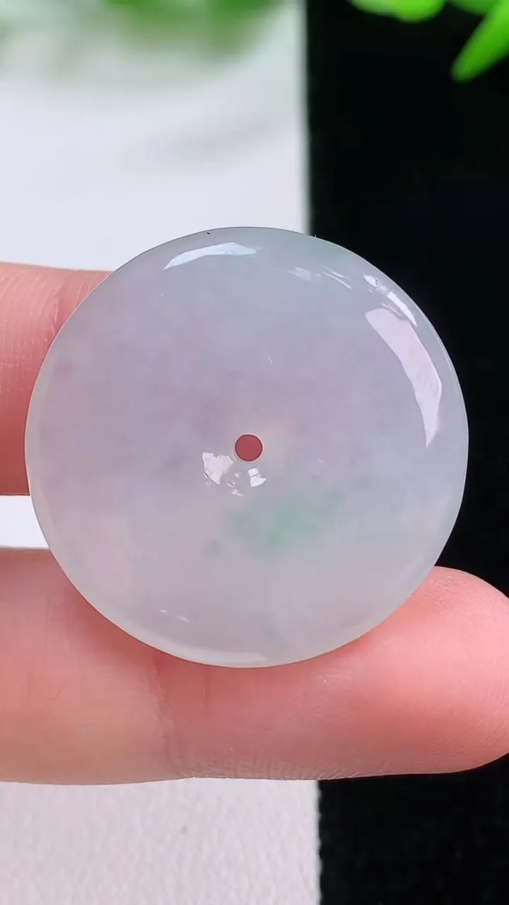 天然A货翡翠平安扣吊坠，尺寸26.8-5，重量:8.10g
11月30日