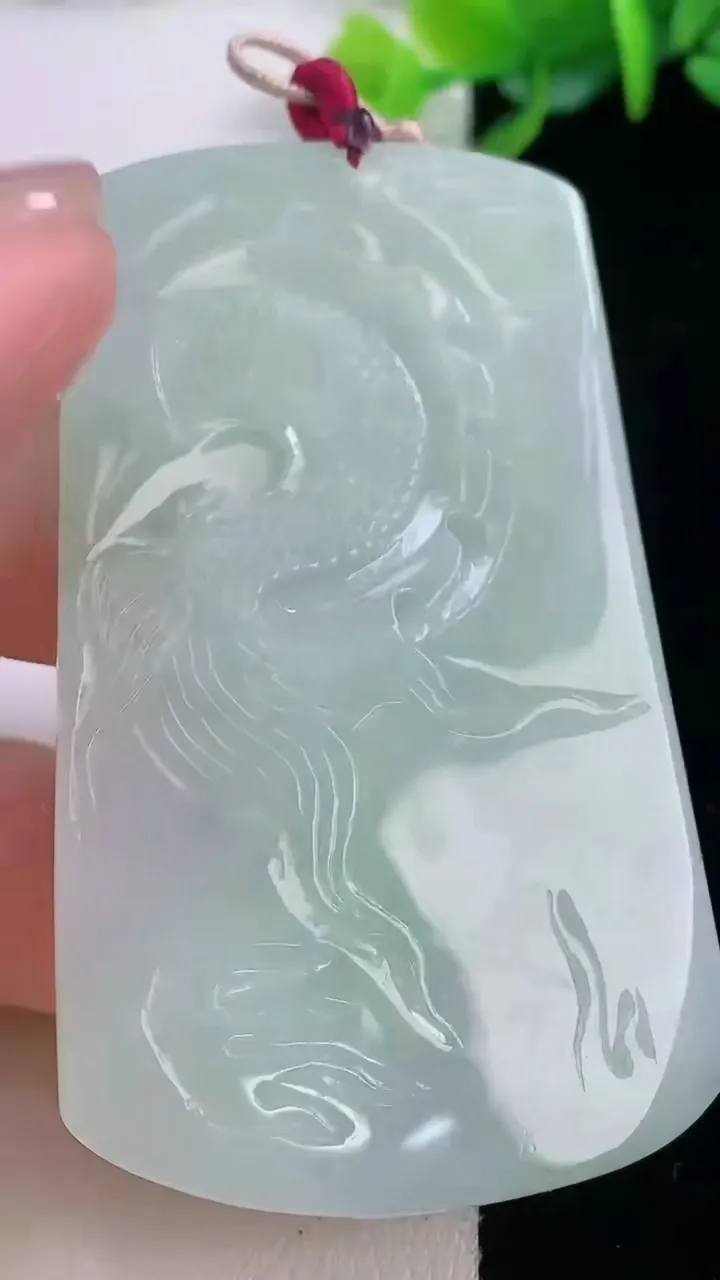 天然A货翡翠御龙不动明王吊坠，尺寸62.8-37-9.6，重量:47.28g
11月30日