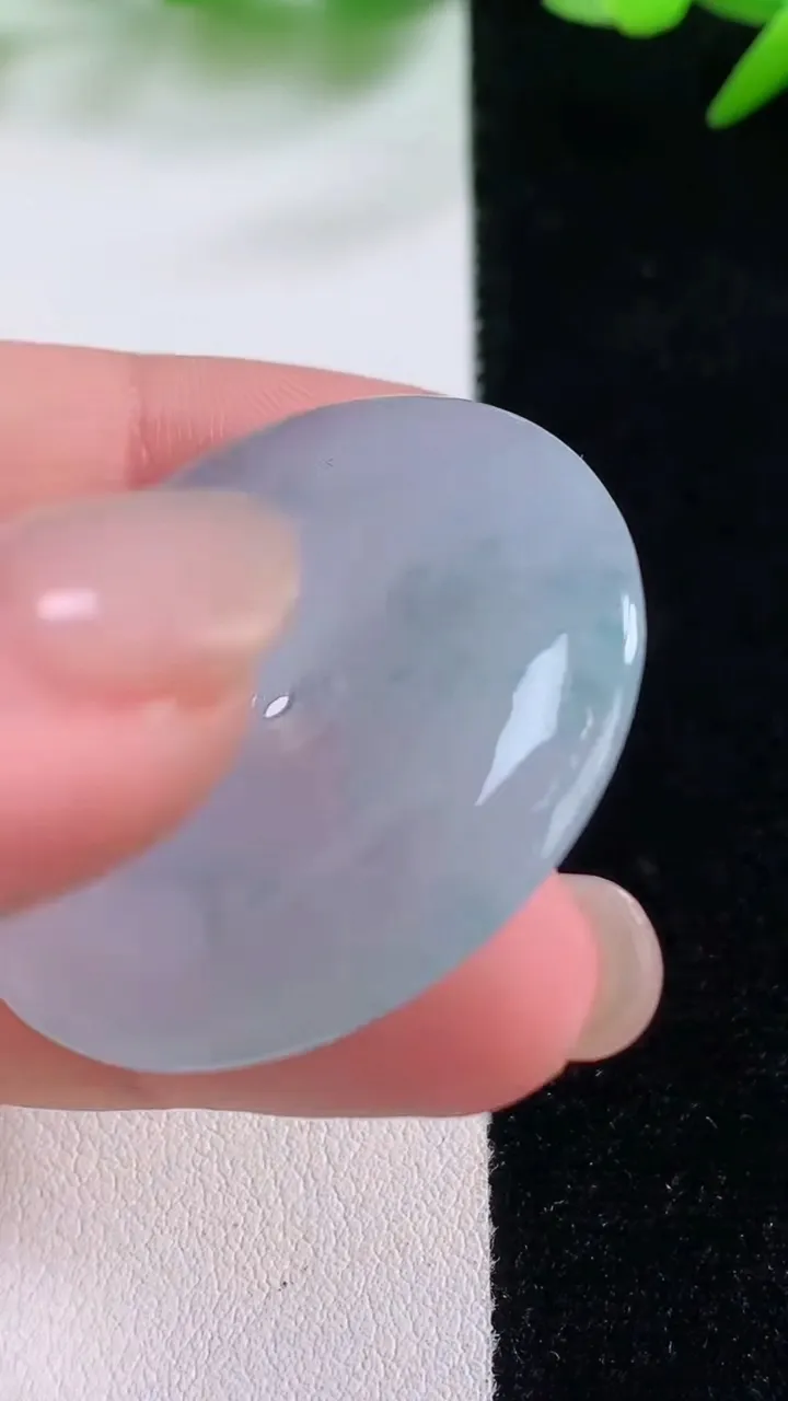 天然A货翡翠冰种飘花平安扣吊坠，尺寸35.3-5.3，重量:15.48g
11月30日