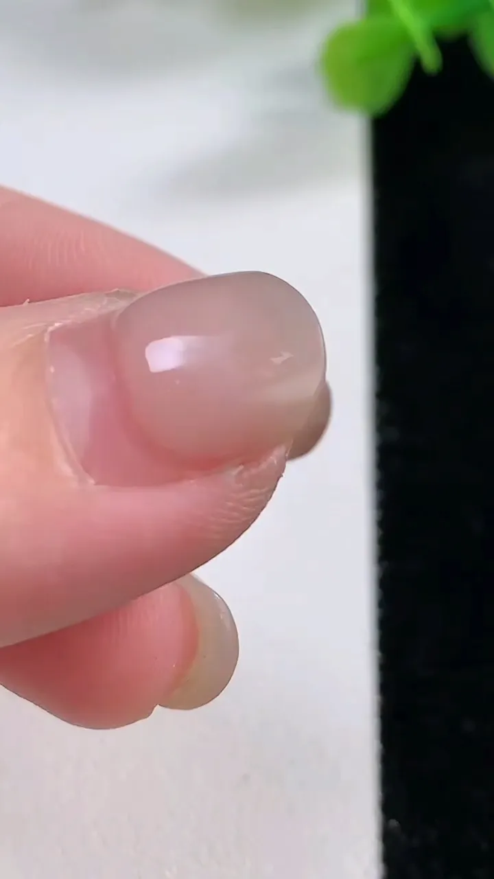 天然A货翡翠路路通吊坠，尺寸13.5-11.6，重:2.16g
11月30日