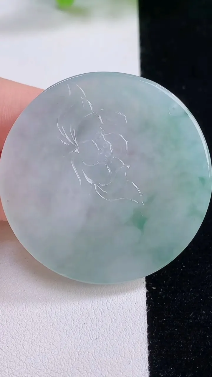 天然A货翡翠生肖猪吊坠，尺寸46.5-5.8，重量:27.29g
11月30日