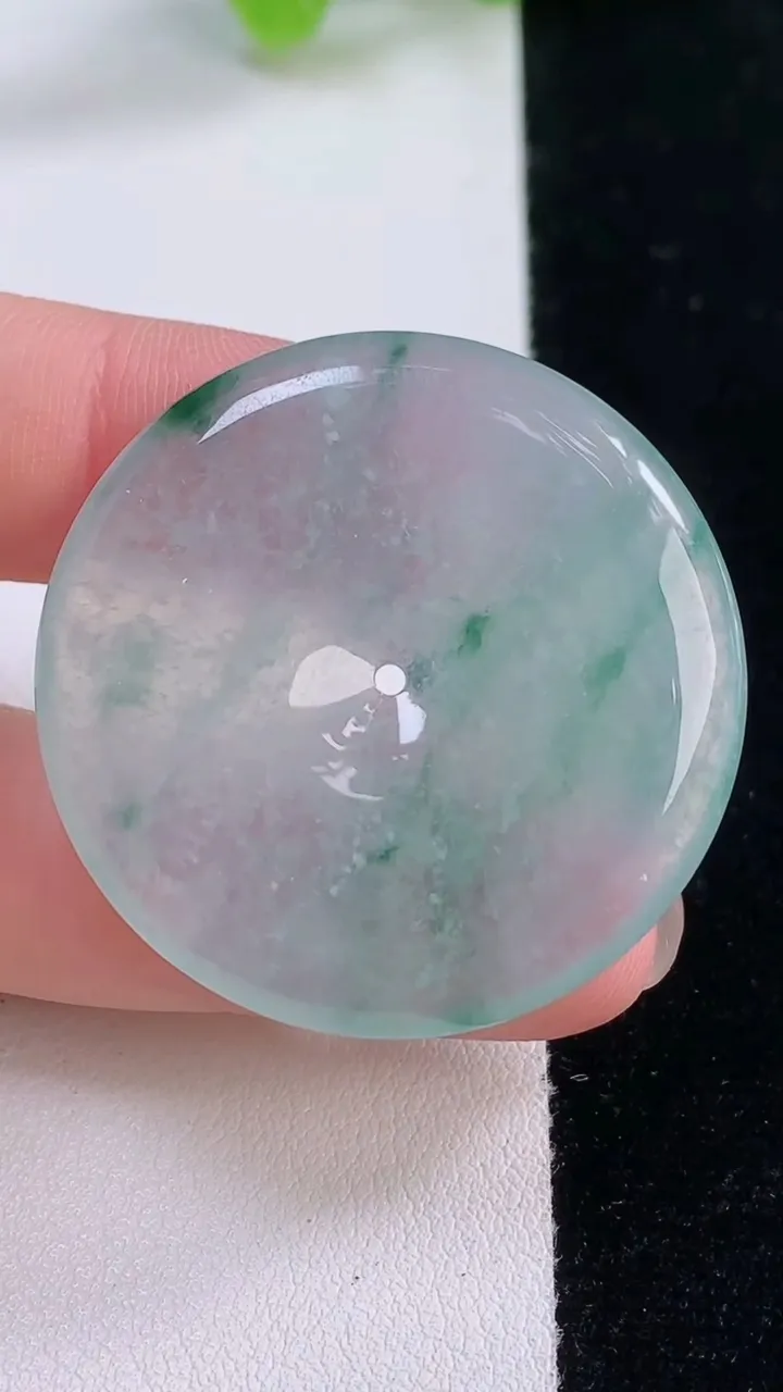 天然A货翡翠冰种飘花平安扣吊坠，尺寸37-5.4，重量:16.73g
11月30日