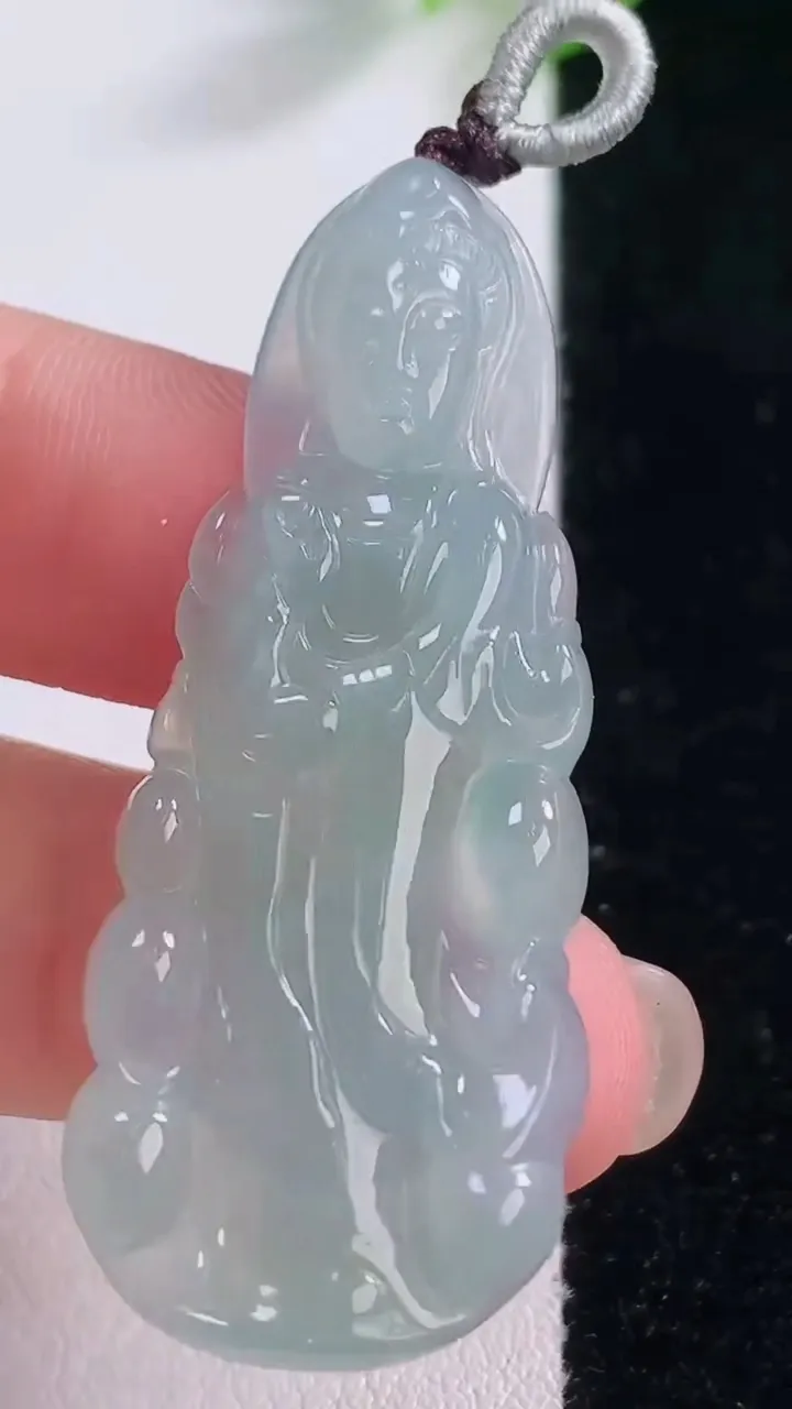 天然A货翡翠观音菩萨吊坠，尺寸48-19.8-4.5，重量:7.98g
11月30日