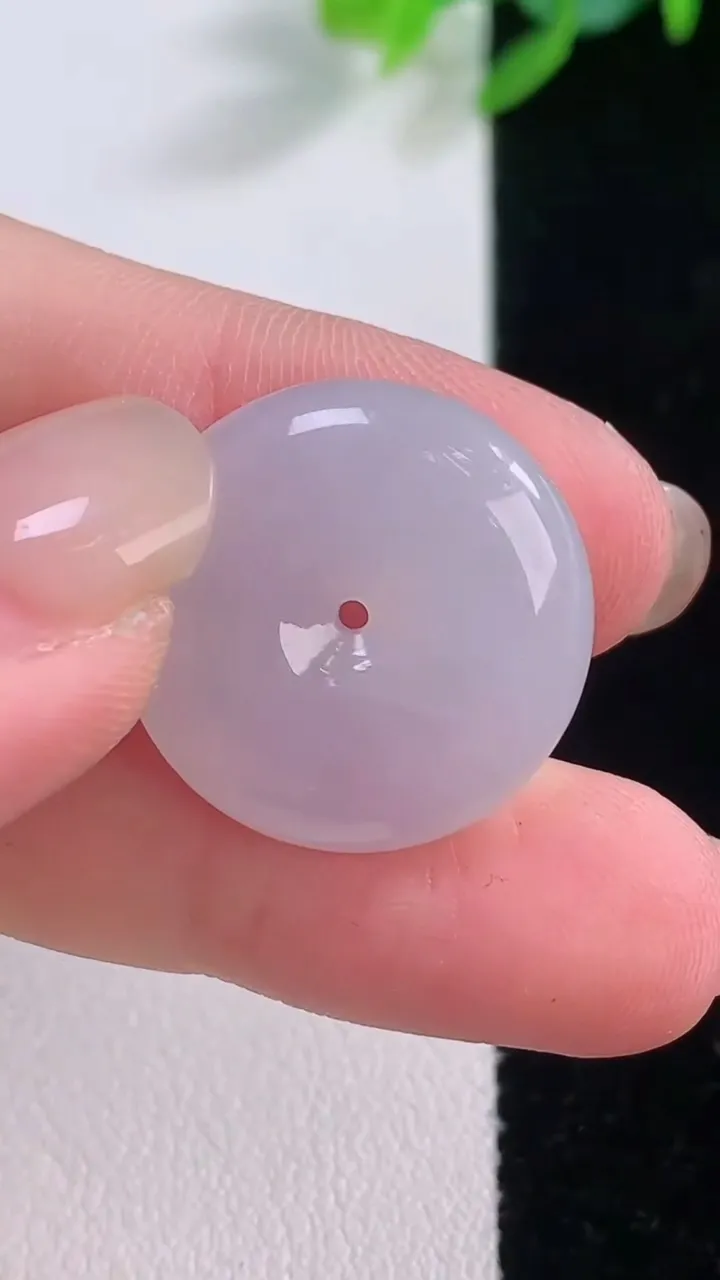 天然A货翡翠平安扣吊坠，尺寸20.7-5.8，重量:5.32g
11月30日