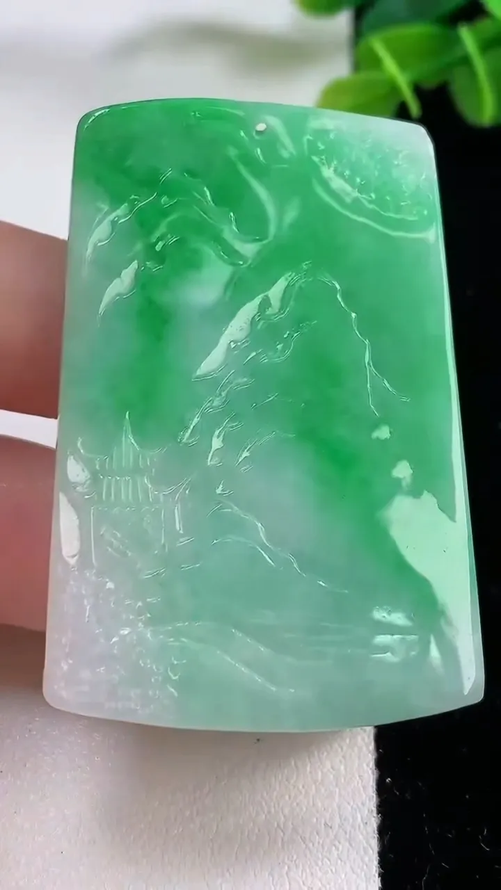 天然A货翡翠山水牌吊坠，尺寸53-36-5，重:28.34g
11月30日