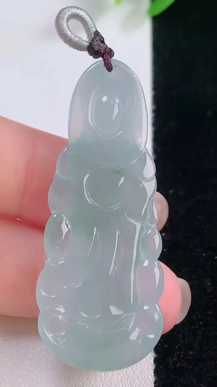 天然A货翡翠观音菩萨吊坠，尺寸48-19.8-4.5，重量:7.98g
11月30日