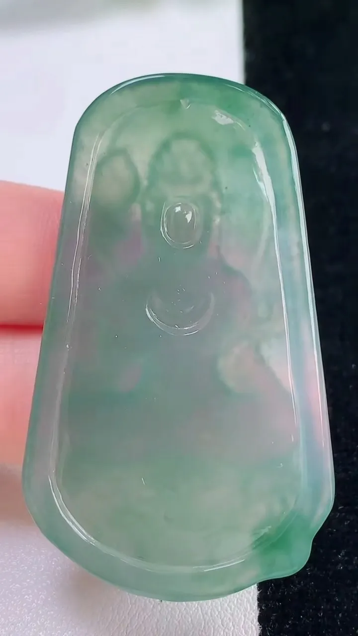 天然A货翡翠普贤菩萨吊坠，尺寸54.6-31.3-4.5，重量:17.07g
11月30日