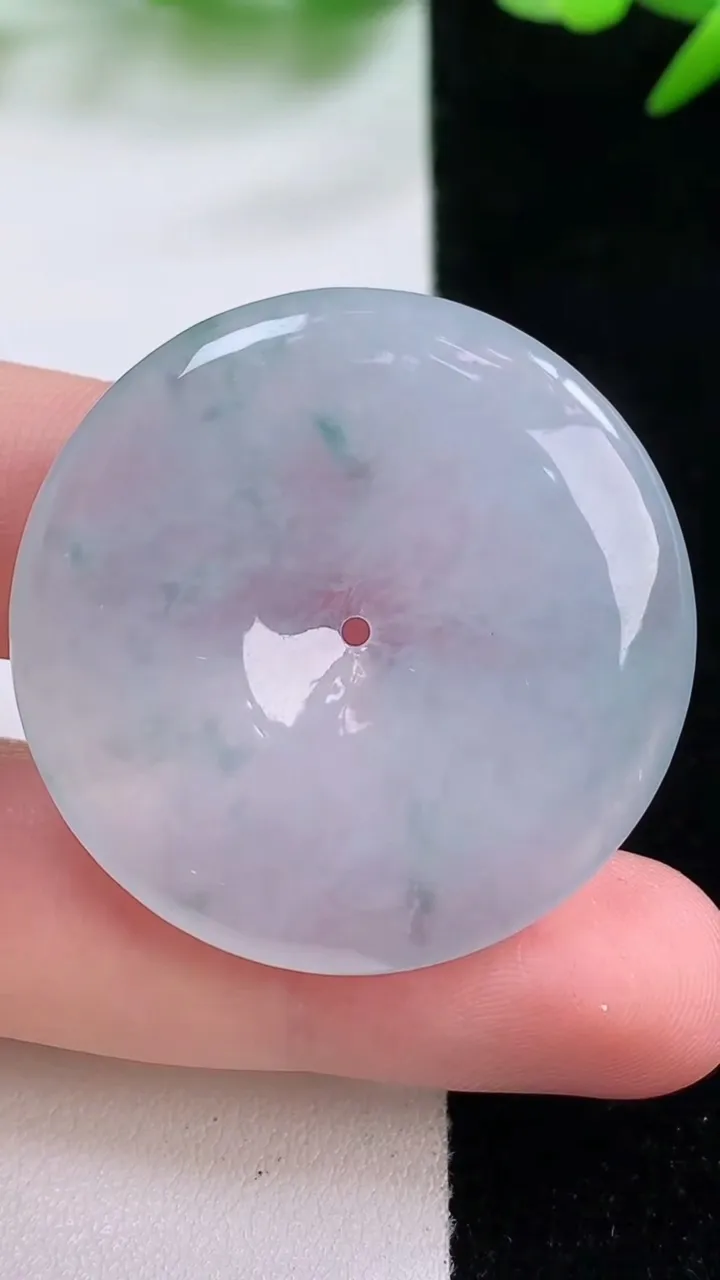 天然A货翡翠冰种飘花平安扣吊坠，尺寸35.3-5.3，重量:15.48g
11月30日