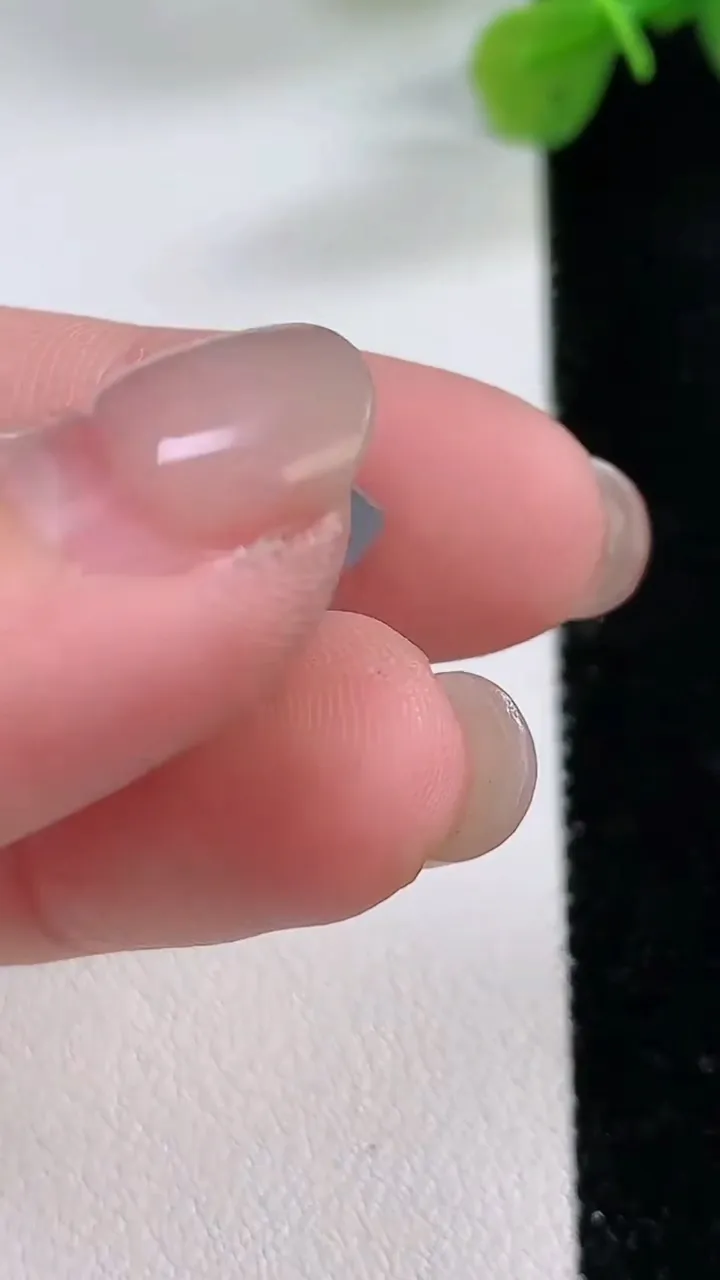 天然A货翡翠蛋面镶嵌件，尺寸12-11-7，重:1.45g
11月30日