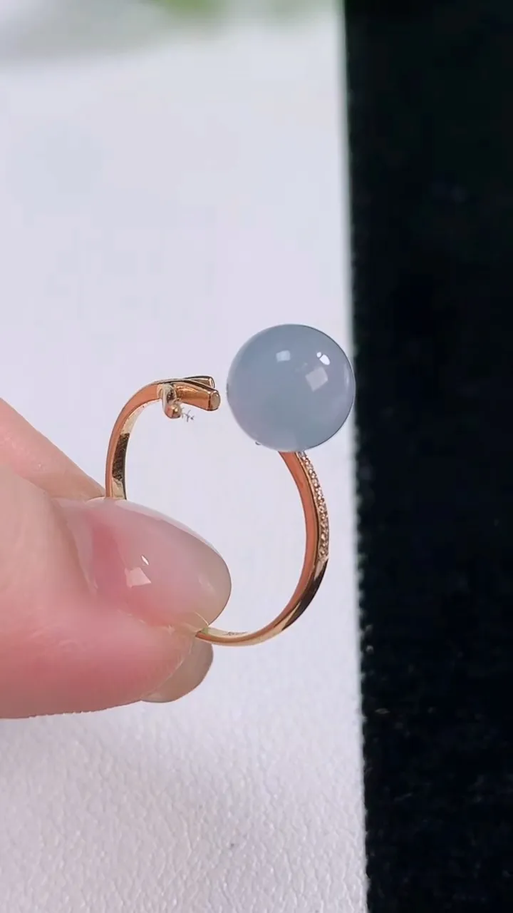 天然A货翡翠18K金紫罗兰圆珠戒指，尺寸7.9，重量:2.10g2025年11月30日
工厂直销收藏