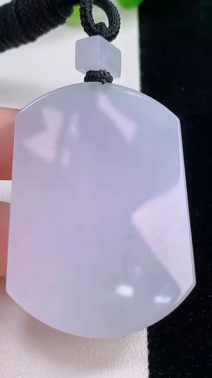 天然A货翡翠春带彩紫罗兰无事牌吊坠，尺寸52.2-37.8-5.8，重量:36.70g
11月30日