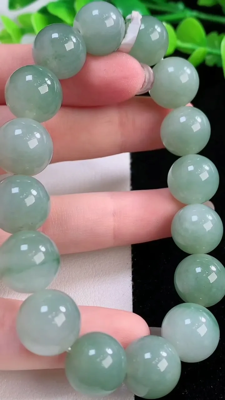 天然A货翡翠圆珠手串，尺寸13-16颗，重量:57.02g11月30日
工厂直销收藏佳品,种好水足，