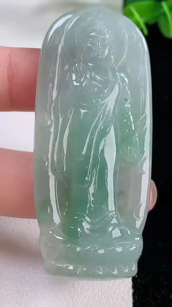 天然A货翡翠阿弥陀佛吊坠，尺寸65-27-5.3，重:18.60g
11月30日