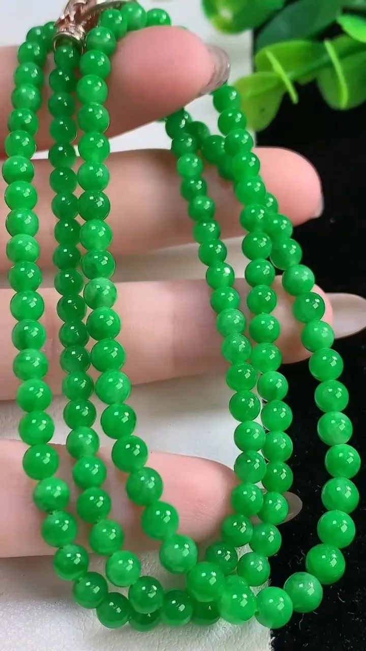 天然A货翡翠小米圆珠项链142颗，尺寸4.2-4.7，重:21.31g
11月30日