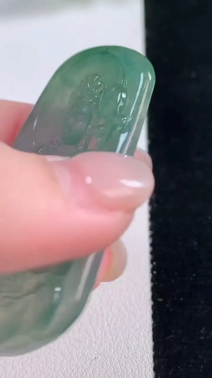 天然A货翡翠普贤菩萨吊坠，尺寸54.6-31.3-4.5，重量:17.07g
11月30日