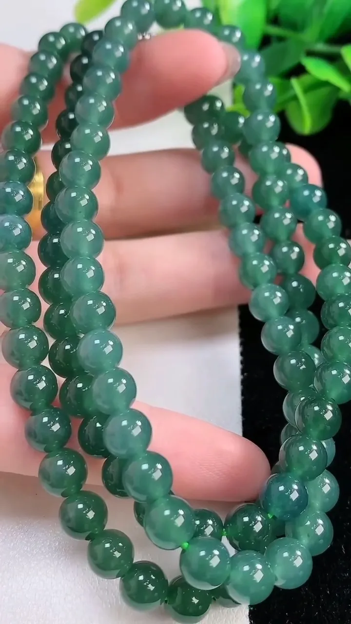 天然A货翡翠圆珠项链108颗，尺寸6.8，重:58.66g
11月30日