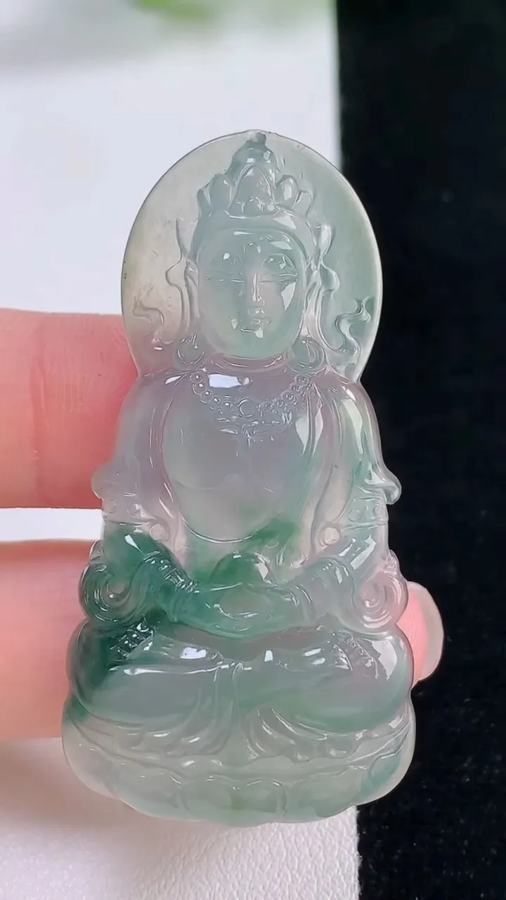 天然A货翡翠冰种飘花度母观音吊坠，尺寸52.2-26.2-5，重量:11.71g
11月30日