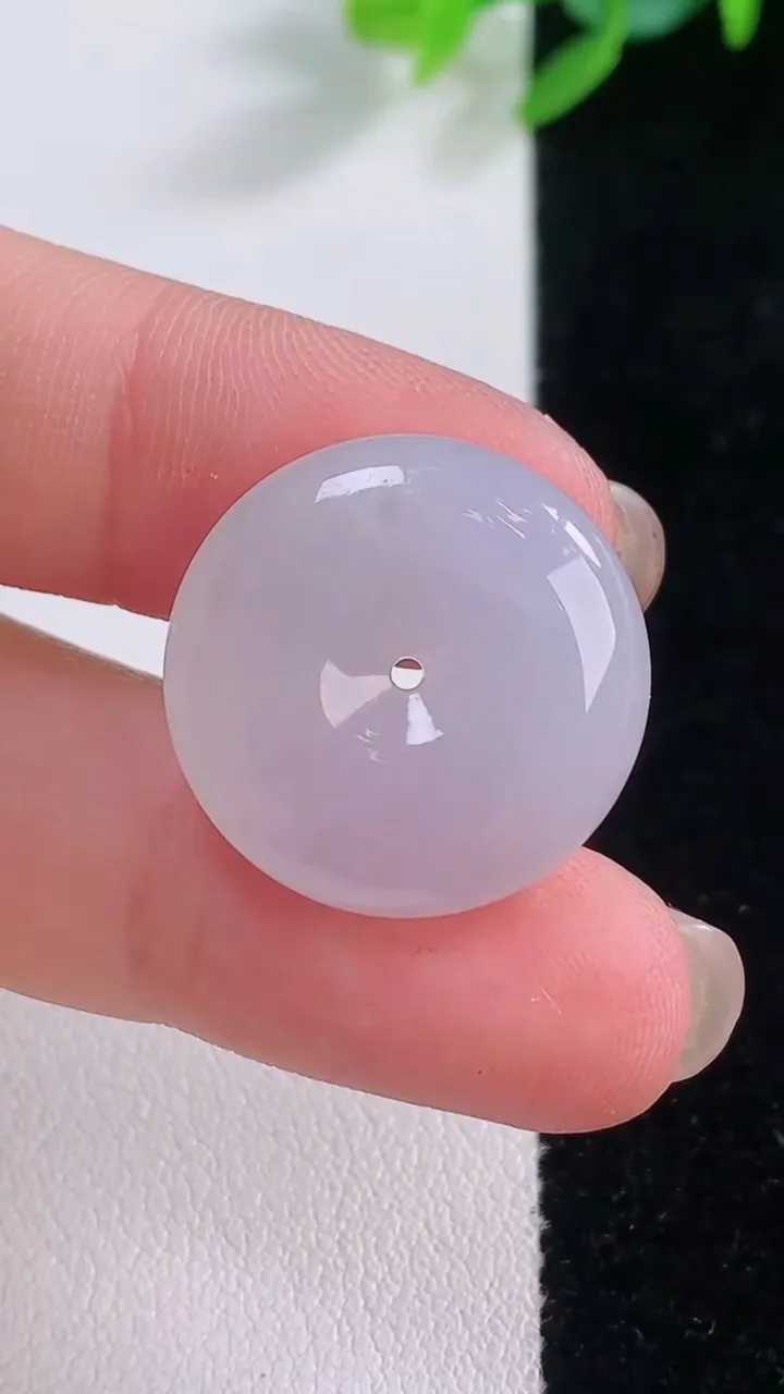 天然A货翡翠平安扣吊坠，尺寸20.7-5.8，重量:5.32g
11月30日