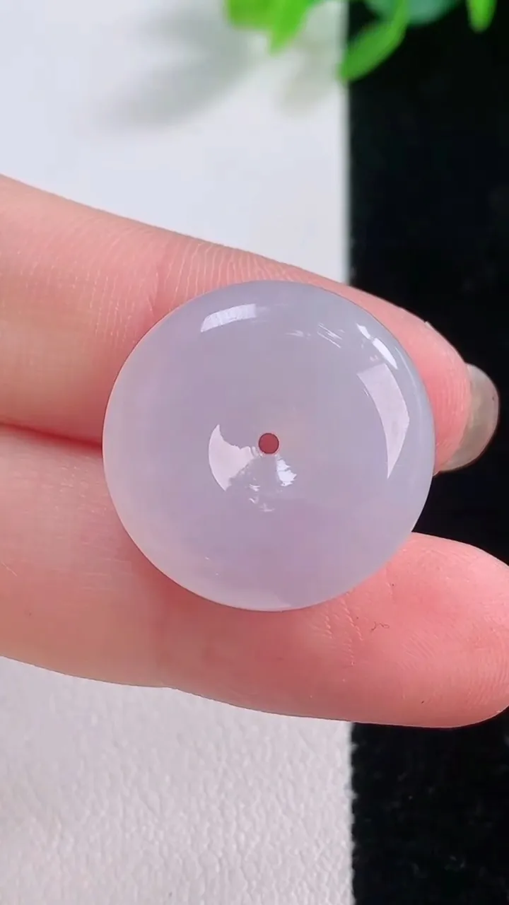 天然A货翡翠平安扣吊坠，尺寸20.7-5.8，重量:5.32g
11月30日