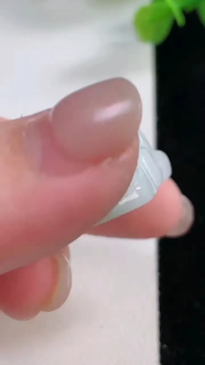 天然A货翡翠佛公吊坠，尺寸32-35-13.5，重:21.32g
11月30日