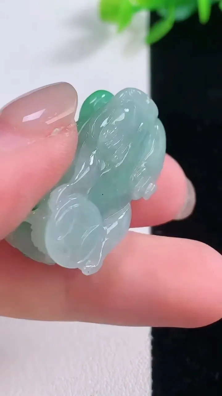 天然A货翡翠貔貅吊坠，尺寸28.5-13.4-11，重量:9.73g
11月30日