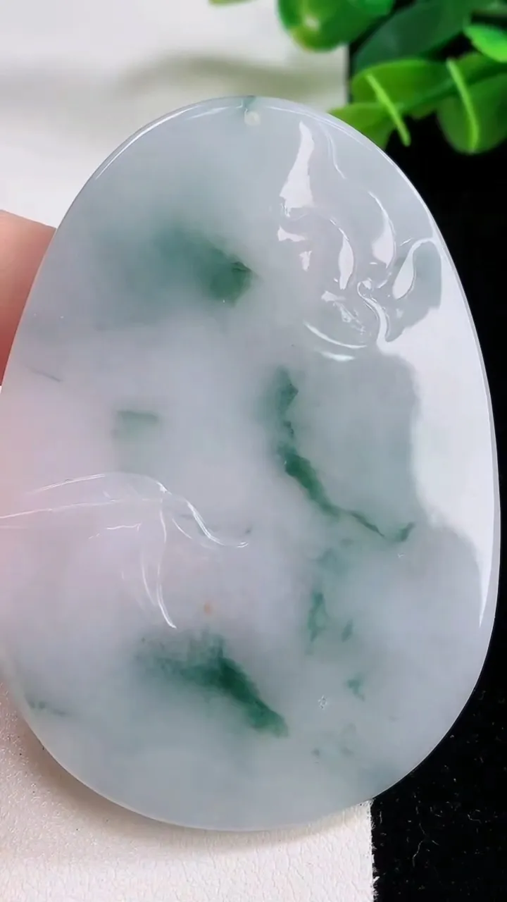 天然A货翡翠冰种飘花文殊菩萨吊坠，尺寸69-48.8-6.2，重:41.52g
11月30日