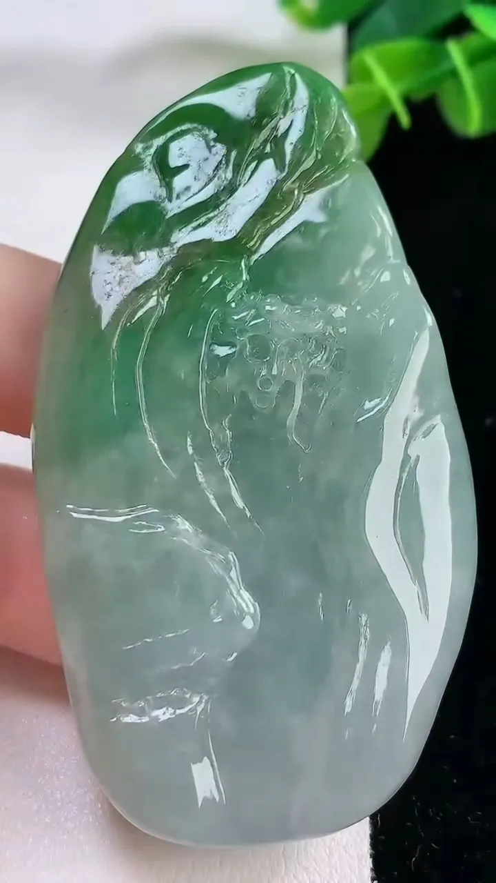 天然A货翡翠山水牌吊坠，尺寸70-39-13，重:64.91g
11月30日