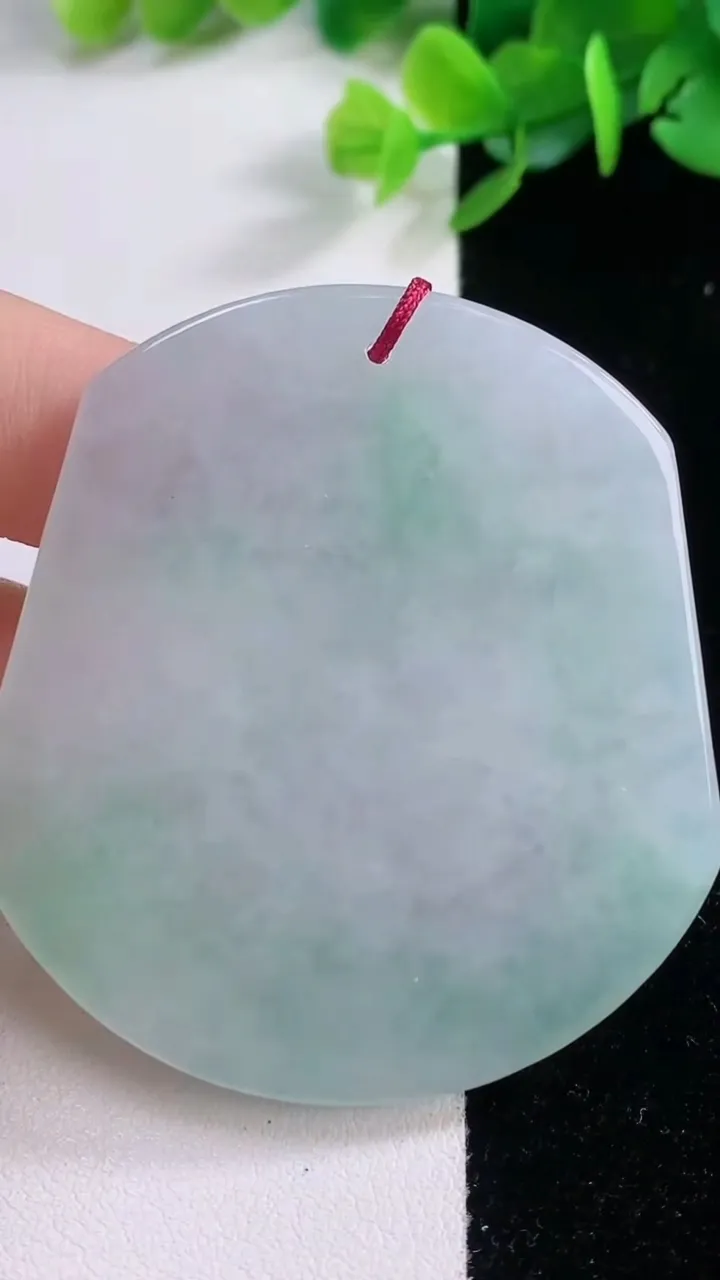 天然A货翡翠生肖猴吊坠，尺寸54.8-50.8-5.8，重量:32.57g
11月30日