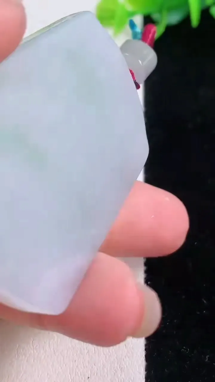 天然A货翡翠仿古无事牌吊坠，尺寸50-37.7-5，重量:27.02g
11月30日