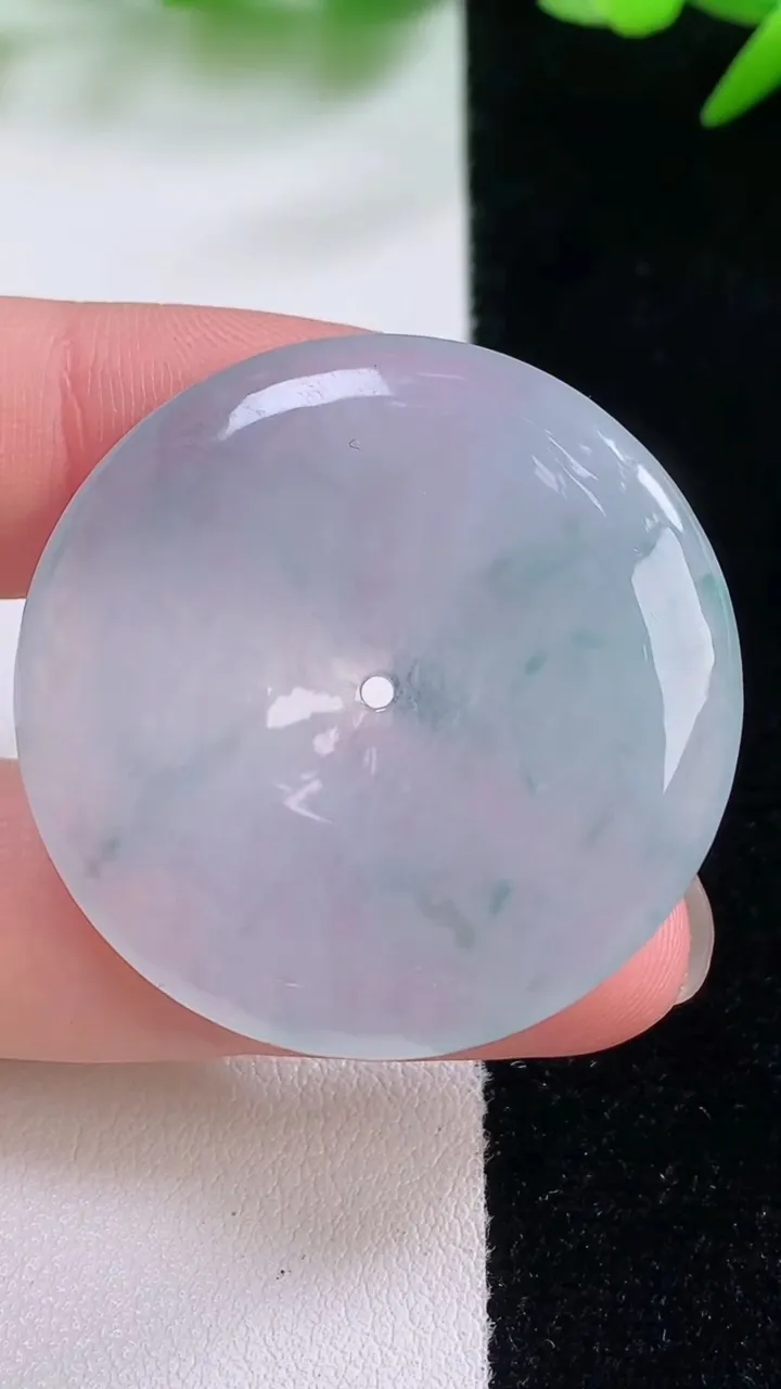 天然A货翡翠冰种飘花平安扣吊坠，尺寸35.3-5.3，重量:15.48g
11月30日