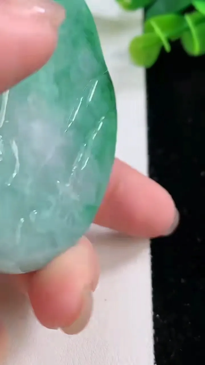 天然A货翡翠山水牌吊坠，尺寸58-46-12，重:56.44g
11月30日