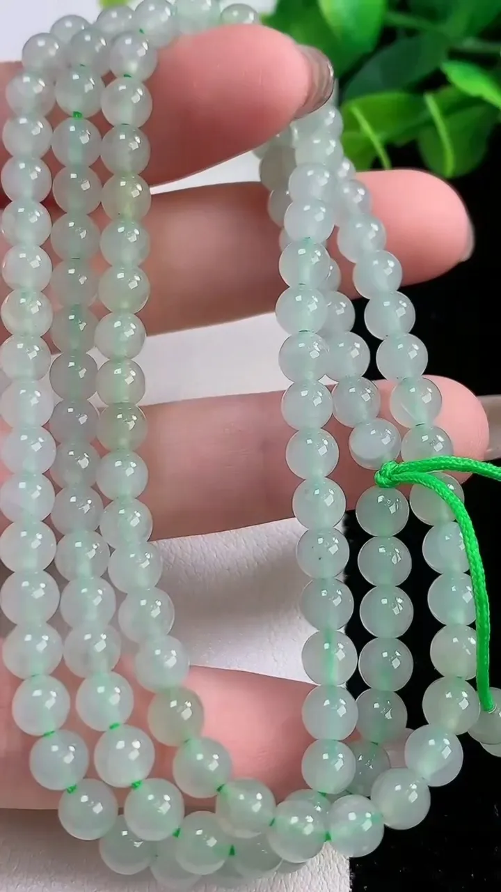 天然A货翡翠圆珠项链130颗，尺寸5.5，重:32.11g
11月30日