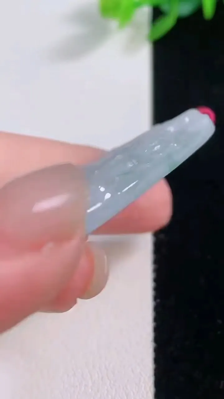 天然A货翡翠御龙不动明王吊坠，尺寸50.2-28.7-5.2，重量:16.23g
11月30日