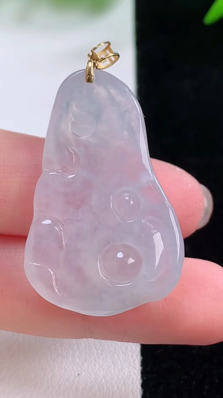 天然A货翡翠种白冰逍遥佛吊坠，尺寸36-23.3-6.4，重量:9.46g
11月30日