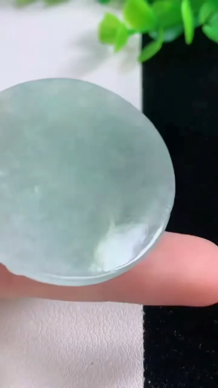 天然A货翡翠龙牌吊坠，尺寸49.0-41.6-4.6，重量:19.82g
11月30日