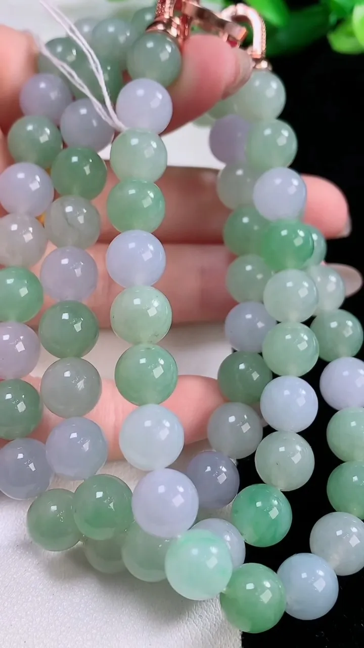 天然A货翡翠圆珠项链，尺寸8.8-70颗，重量:88.34g
11月30日