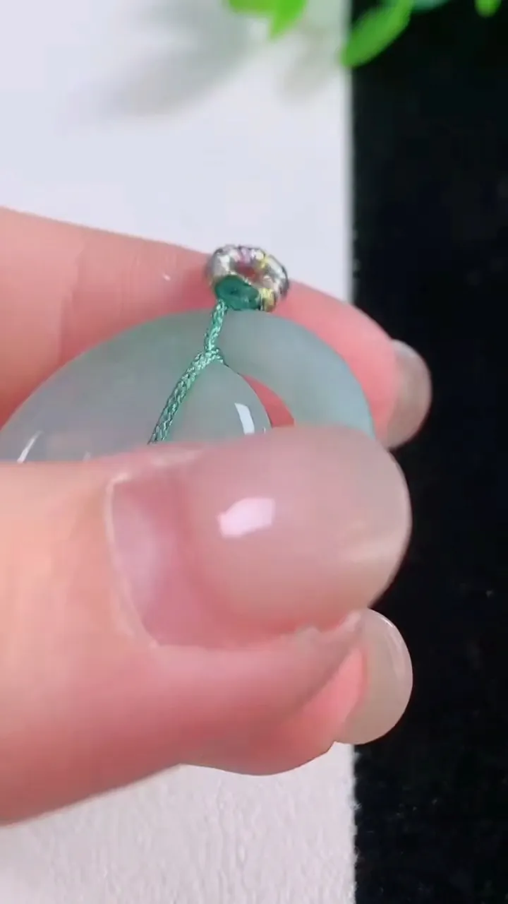 天然A货翡翠母子平安扣吊坠，尺寸28-2.7，重量:4.15g
11月30日