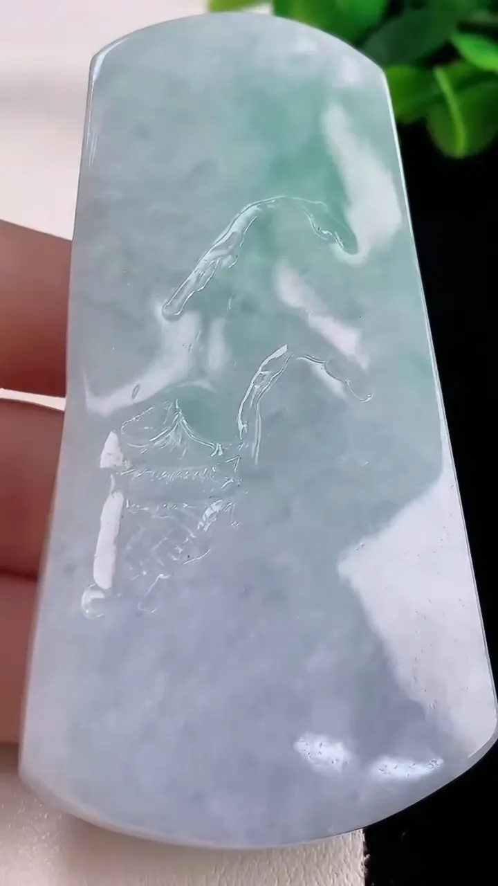 天然A货翡翠山水牌吊坠，尺寸77-41-14，重:104.23g
11月30日