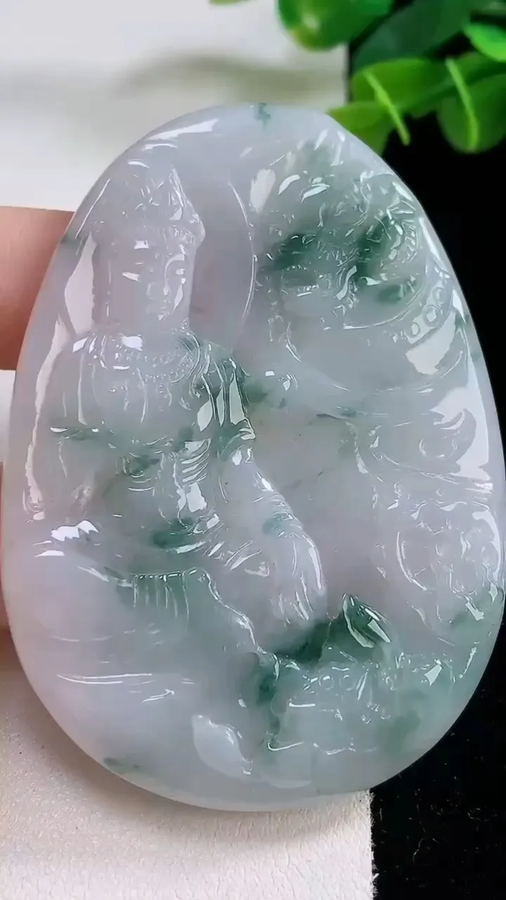 天然A货翡翠冰种飘花文殊菩萨吊坠，尺寸69-48.8-6.2，重:41.52g
11月30日