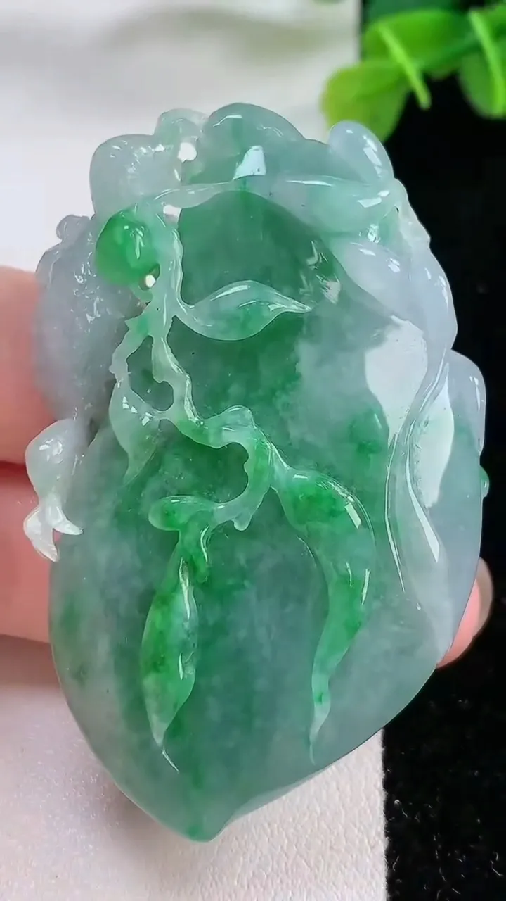 天然A货翡翠蜥蜴 福瓜吊坠，尺寸60-38-14，重:45.88g
11月30日