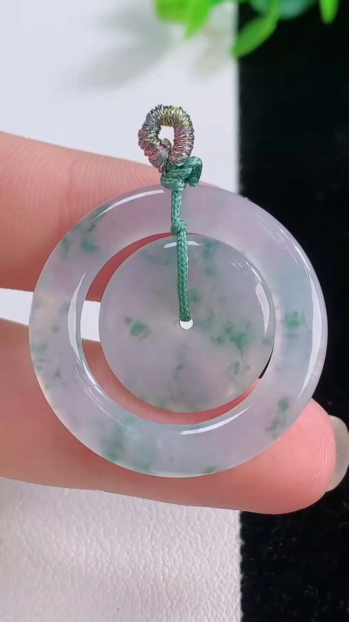 天然A货翡翠冰种飘花母子平安扣吊坠，尺寸29-3，重量:5.16g
11月30日