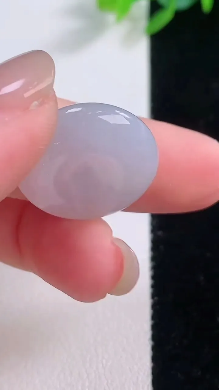 天然A货翡翠平安扣吊坠，尺寸20.7-5.8，重量:5.32g
11月30日