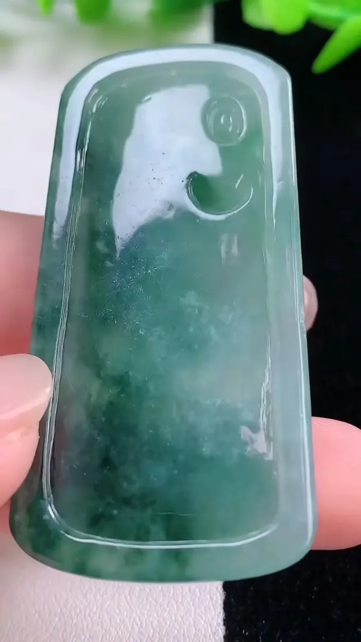 天然A货翡翠普贤菩萨吊坠，尺寸58.3+28.8-4.6，重量:20.22g
11月30日