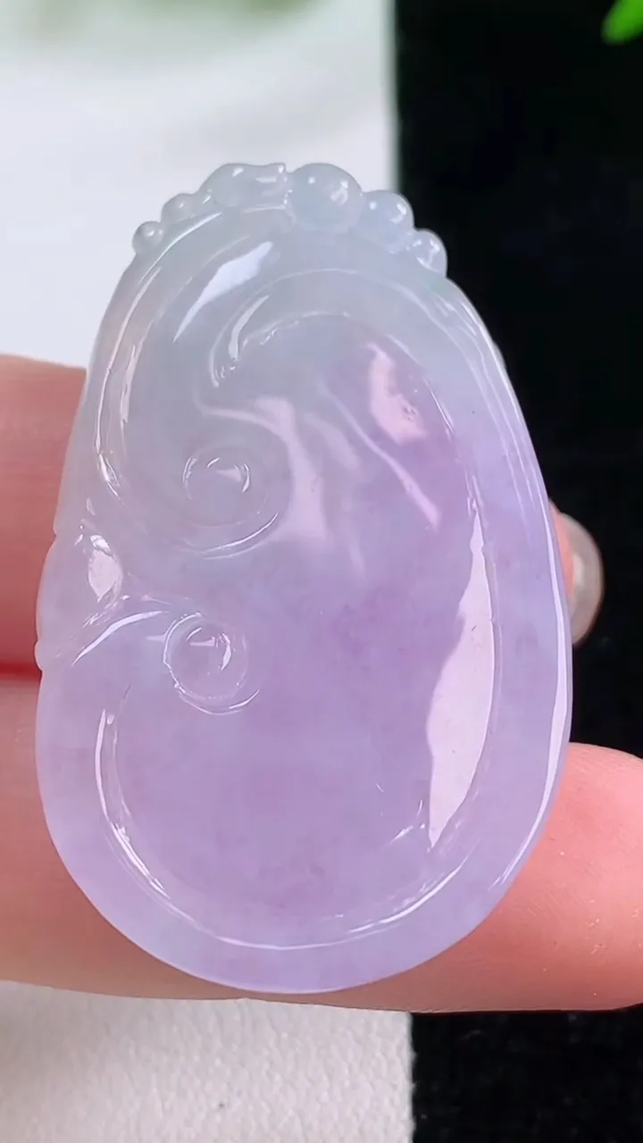 天然A货翡翠紫罗兰如意吊坠，尺寸40.5-25-6.4，重量:13.81g
11月30日