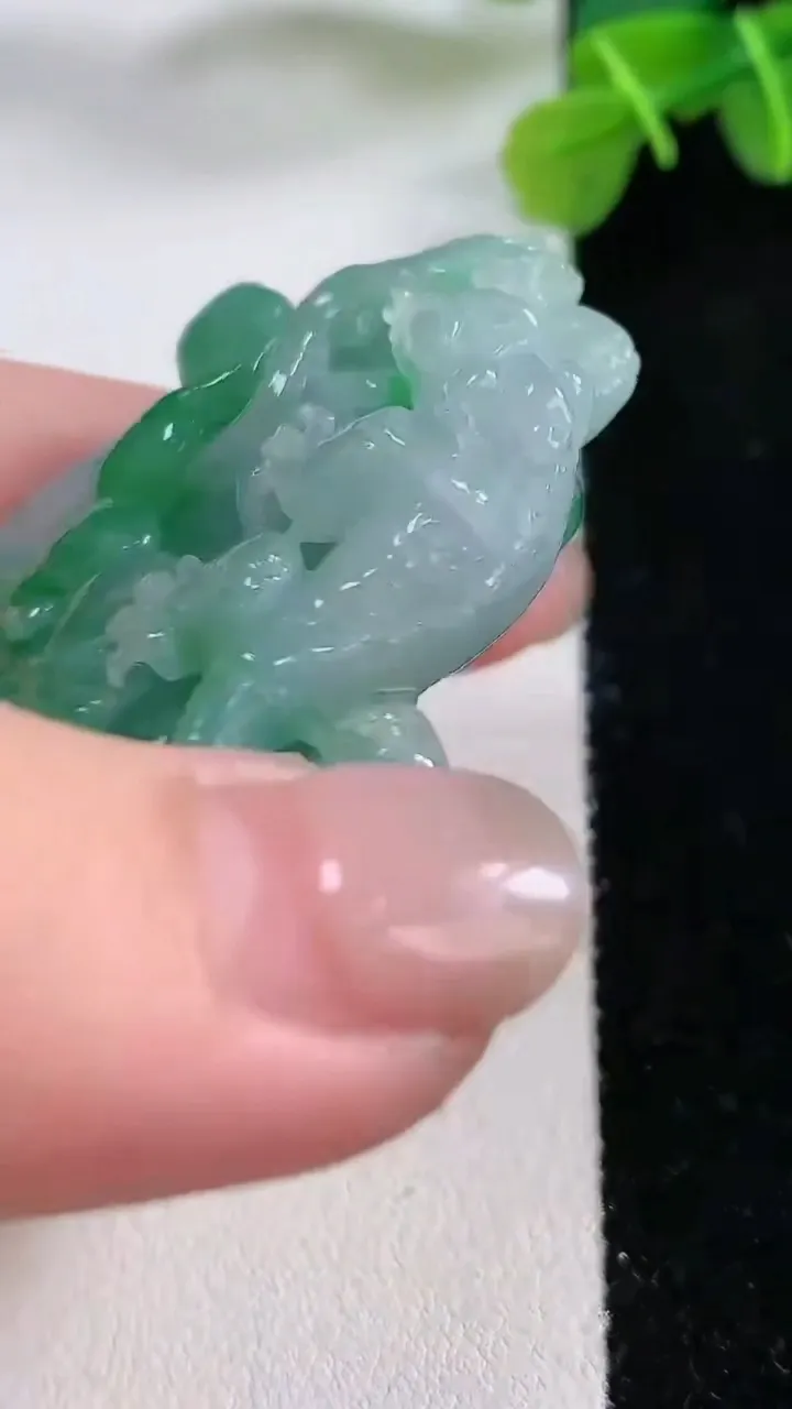 天然A货翡翠蜥蜴 福瓜吊坠，尺寸60-38-14，重:45.88g
11月30日