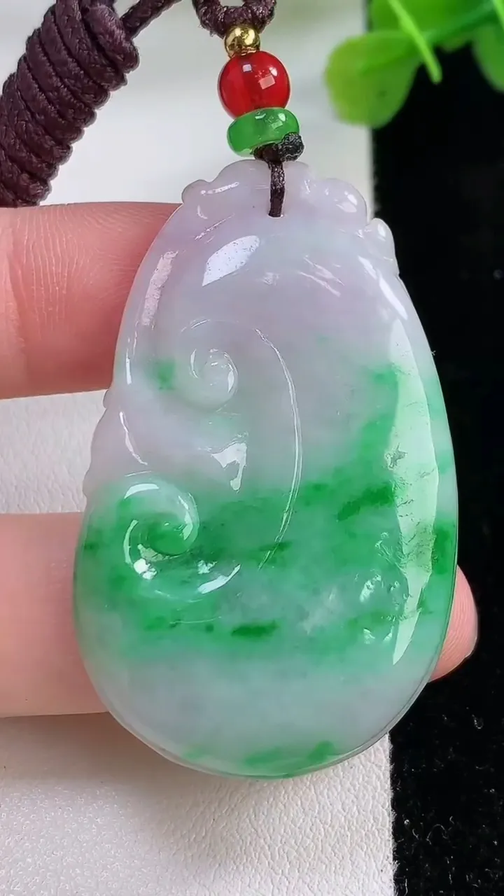天然A货翡翠如意吊坠，尺寸49-36-5.5，重:16.57g
11月30日